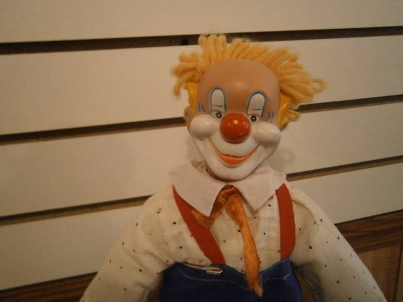 Clown Doll wstand