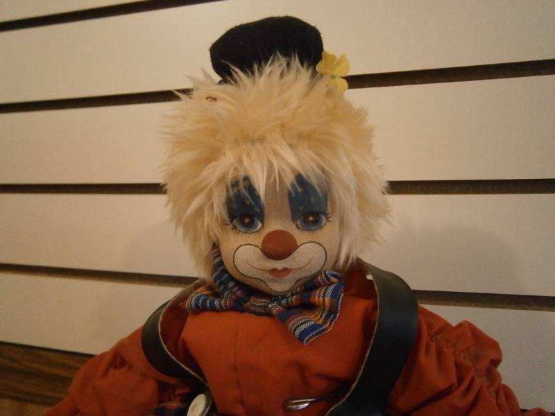 Clown Doll wstand