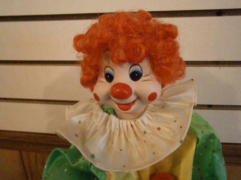 Porcelain Clown FigurineDoll wstand
