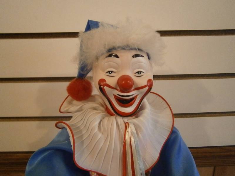 Porcelain Clown FigurineDoll wstand