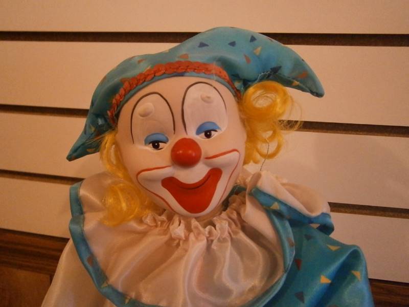 Porcelain Clown FigurineDoll wstand