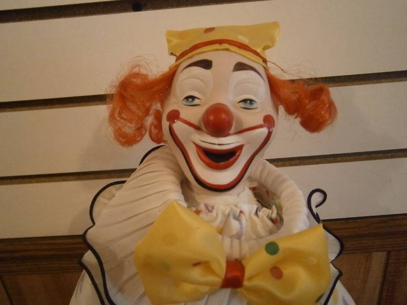 Porcelain Clown FigurineDoll wstand