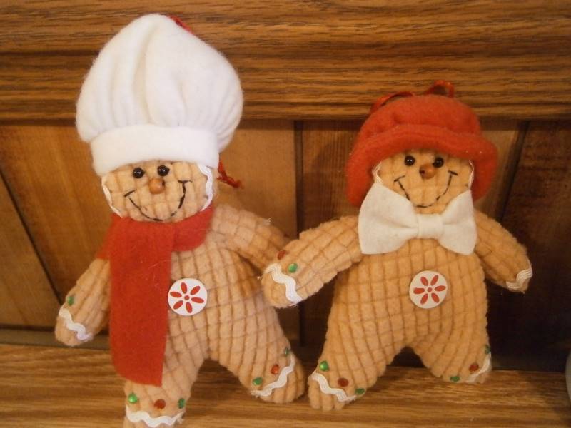 2 Ginger Bread Dolls & Cookie Jar