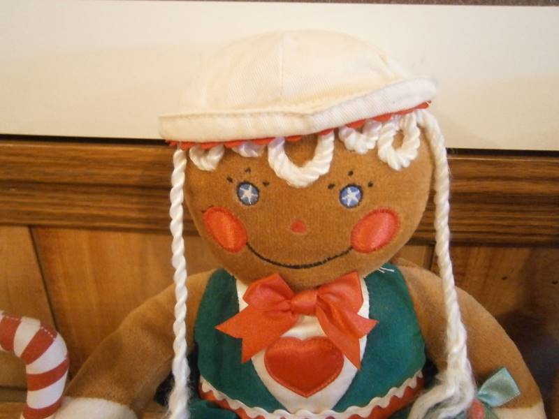 2 Christmas Ginger Bread Dolls
