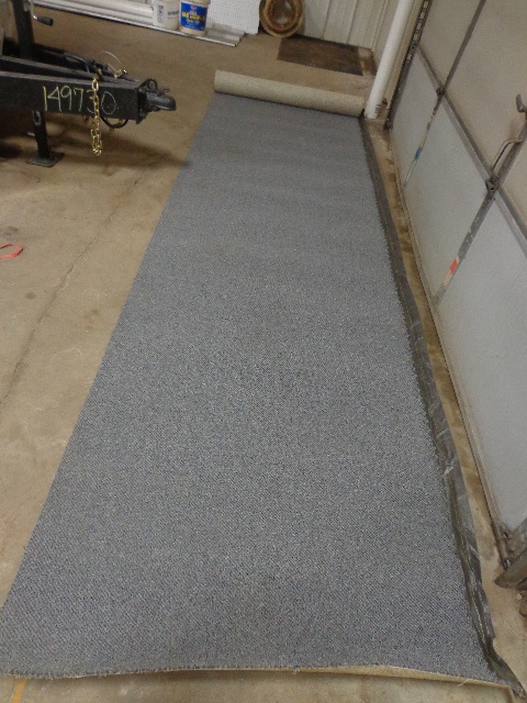 lot 8 image: 2 Rolls Of Carpeting