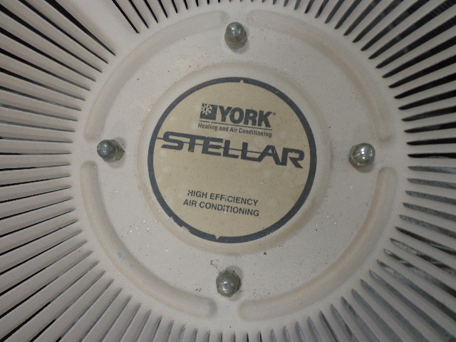 lot 2 image: Heating & Air Conditioning Unit