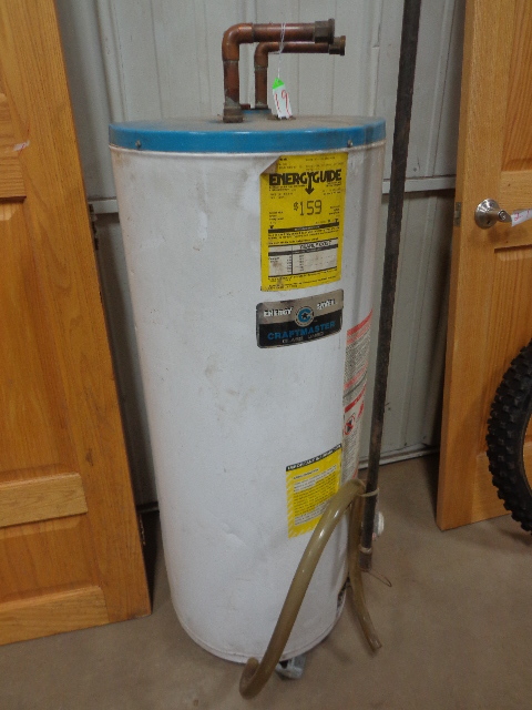 lot 19 image: Crafts Master Hotwater Heater