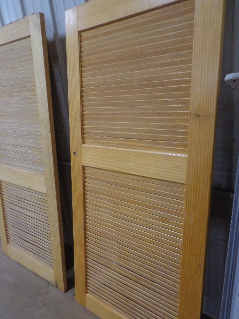 lot 26 image: 2 Sliding Doors