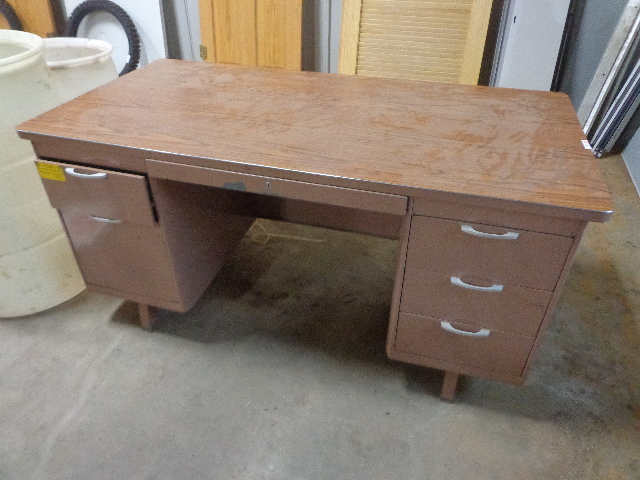 lot 28 image: 6 Drawer Metal Desk