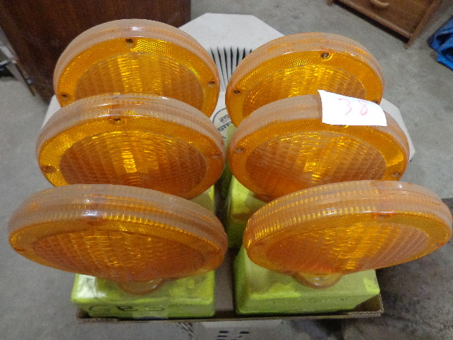 lot 38 image: 6 Sundowner Barricade Lights