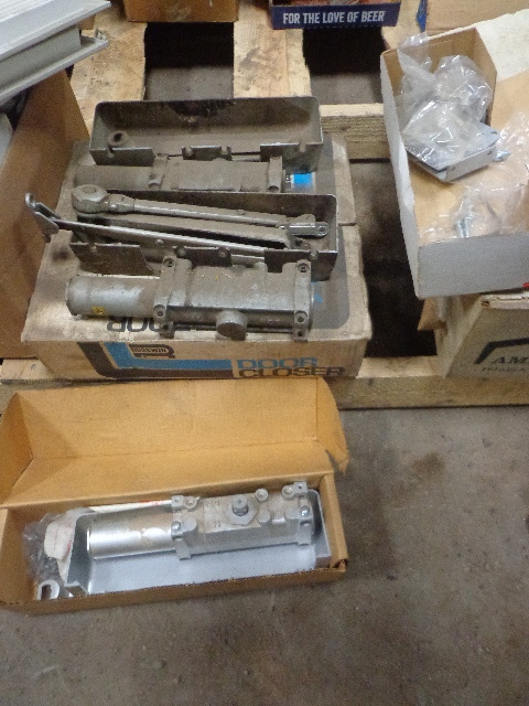 lot 48 image: Variety Of Smoothee Door Closers
