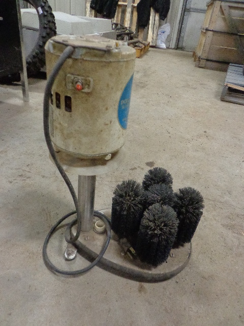 lot 56 image: Emerson 13 HP SPL Glass Washer