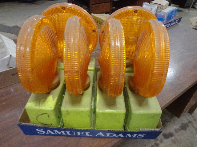lot 62 image: 6 Sundowner Barricade Lights
