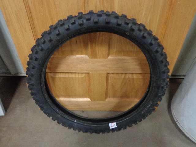 lot 68 image: Dunlop Sports D742F Tire