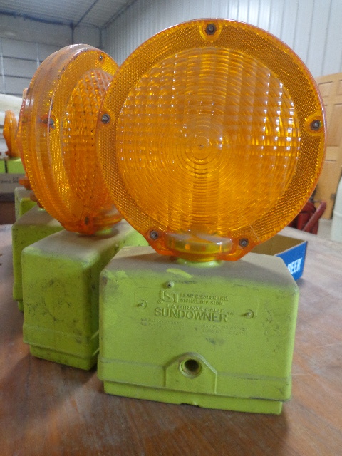 lot 93 image: 6 Sundowner Barricade Lights
