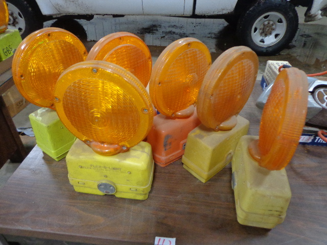 lot 111 image: 6 Barricade Lights