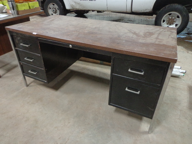 lot 112 image: 6 Drawer  Metal Desk