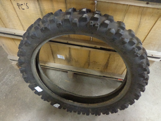 lot 115 image: Dunlop Sports D756 Tire