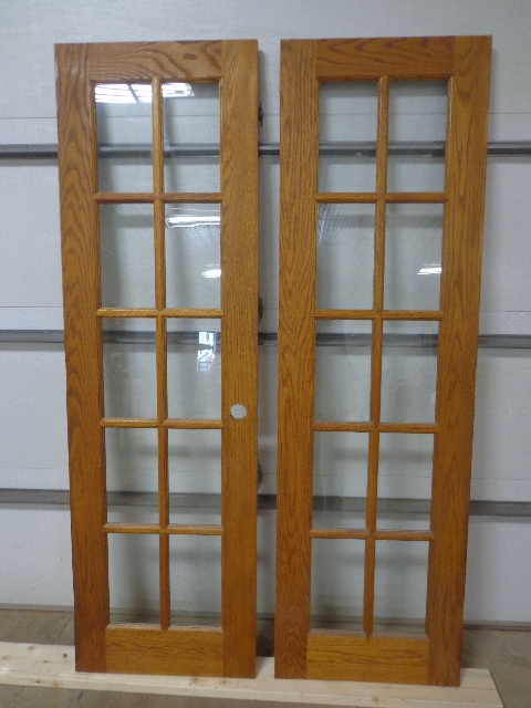 lot 121 image: 24 Oak Glass Doors