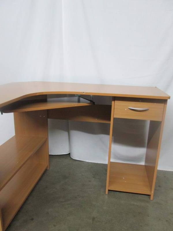 lot 38 image: Alcove Corner Computer Desk