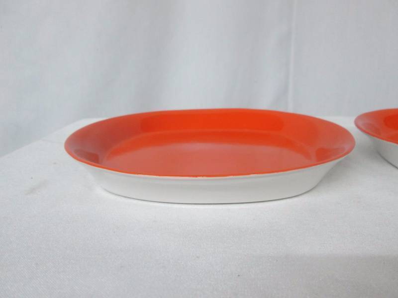 lot 44 image: Rachel Ray Round & Square Salad Plates - Set of 3