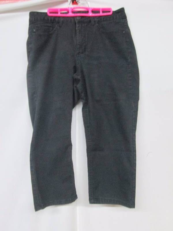 lot 47 image: Lee Womens Relaxed Fit Taylor Capri Pant