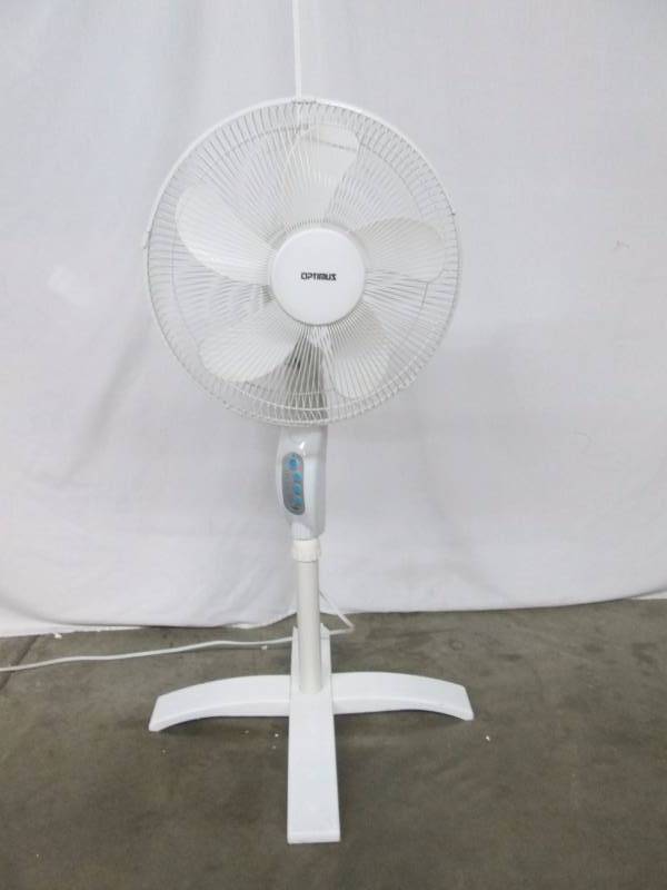 lot 33 image: Optimus 16 Wave Oscillating Stand Fan