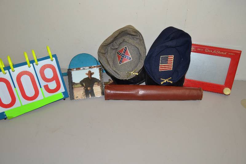 lot 9 image: Misc items