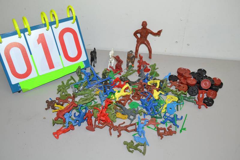 lot 10 image: Army men