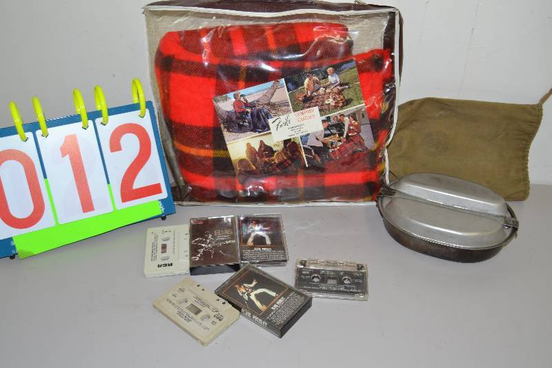 lot 12 image: Vintage US Leyse kit, Misc items