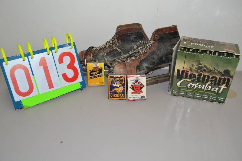 lot 13 image: Misc items