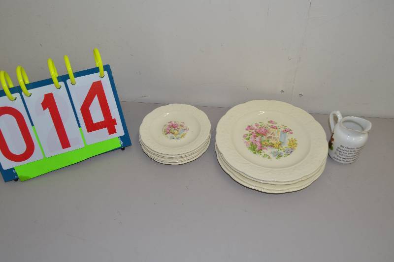 lot 14 image: Dish set