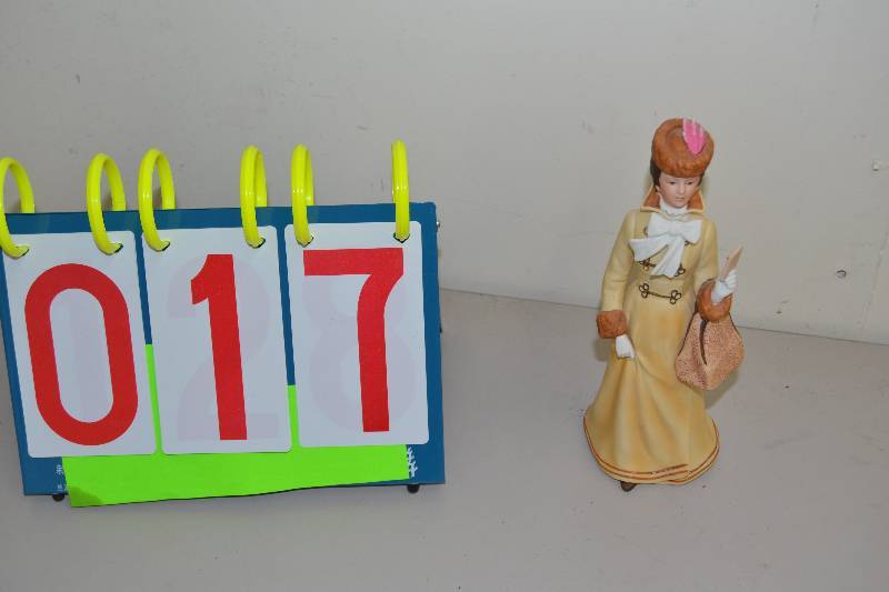 lot 17 image: Avon Figurine