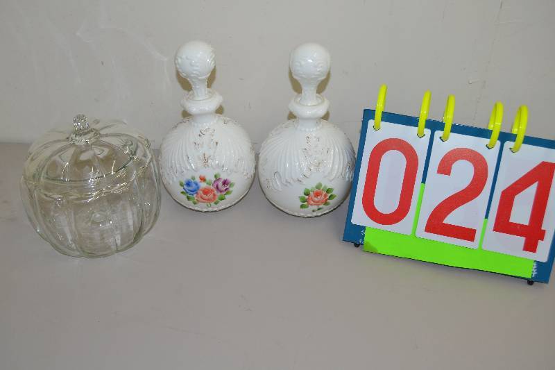 lot 24 image: Vintage Misc