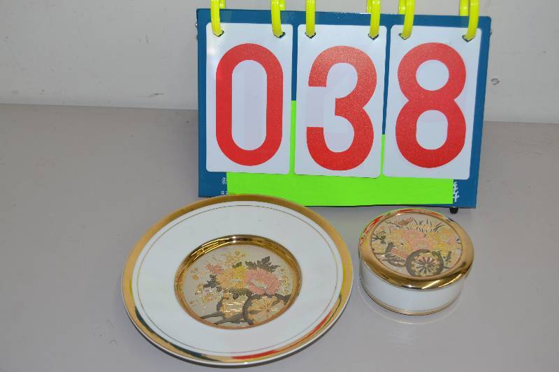 lot 38 image: Misc collectibles