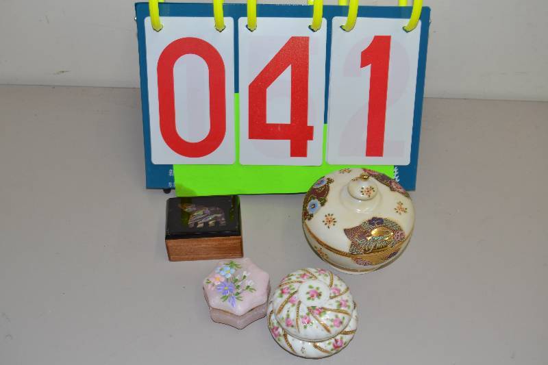 lot 41 image: Trinket boxes