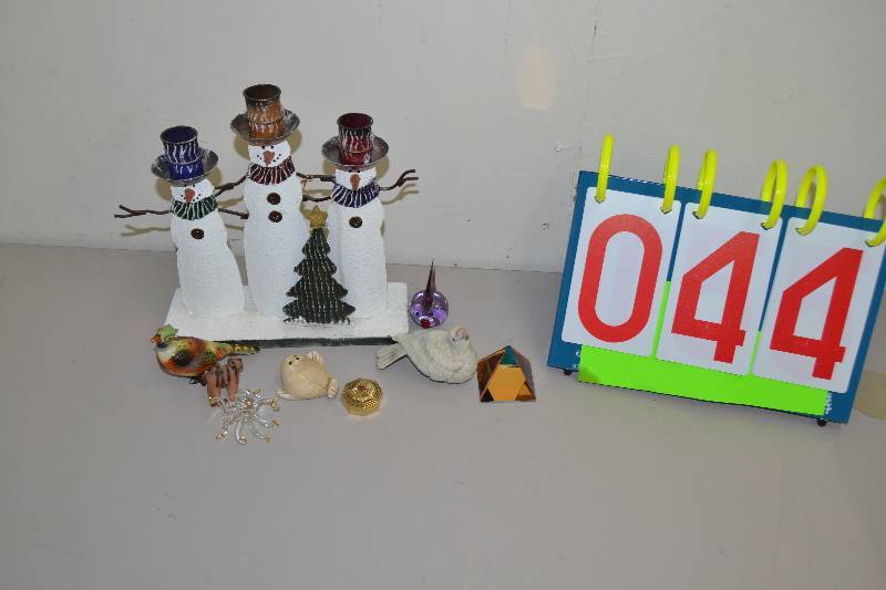 lot 44 image: Misc collectibles