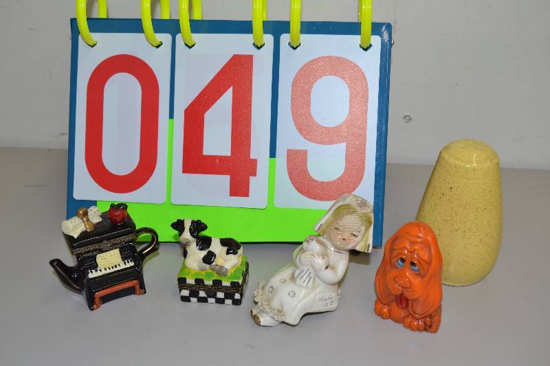 lot 49 image: Misc items