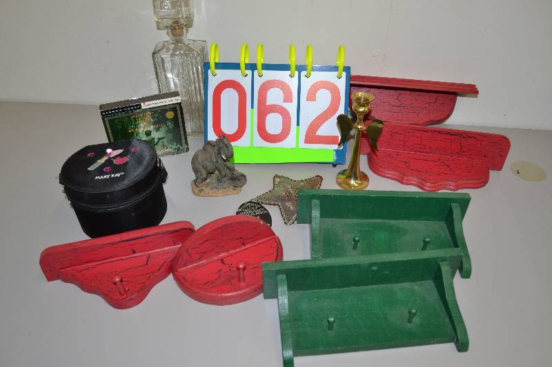 lot 62 image: Misc items