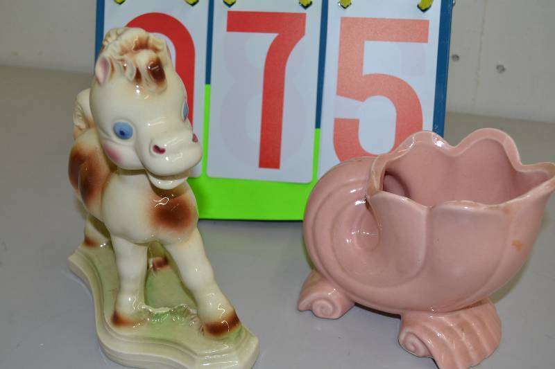 lot 75 image: Vintage figurines