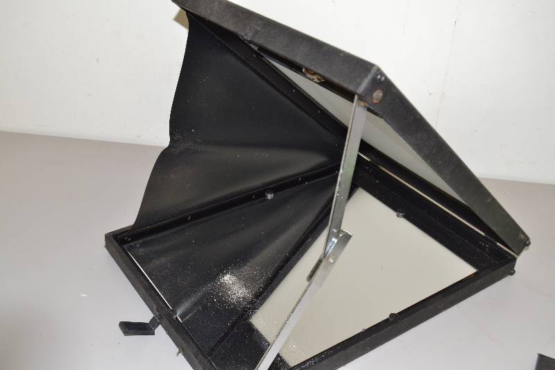 lot 92 image: Vintage Hudson Inc Projection Screen