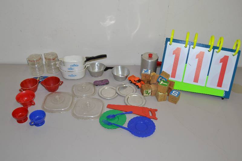 lot 111 image: Childrens toys