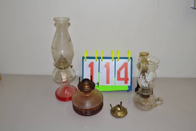 lot 114 image: Lanterns