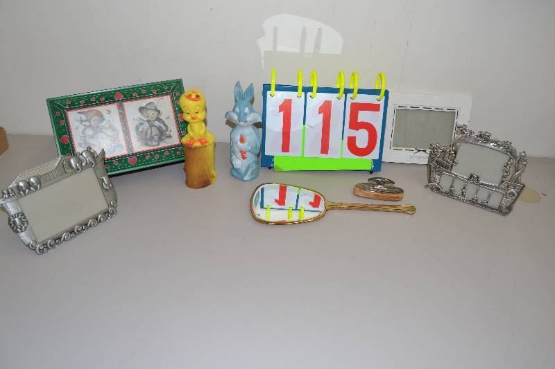 lot 115 image: Misc collectibles