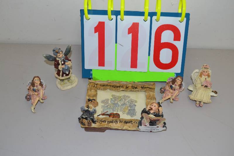 lot 116 image: Boyds Bears and Friends