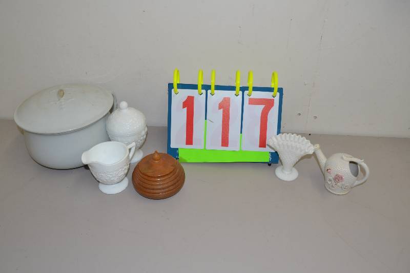 lot 117 image: Misc items