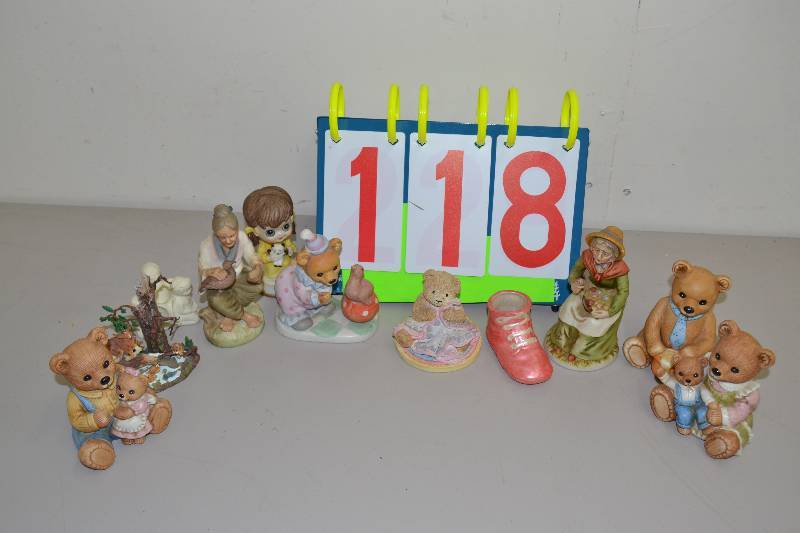lot 118 image: Collectible Figurines