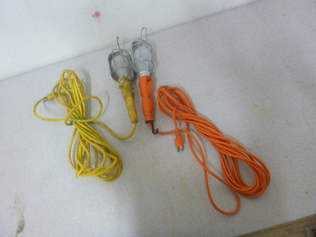 lot 9 image: 2 Treble Lights