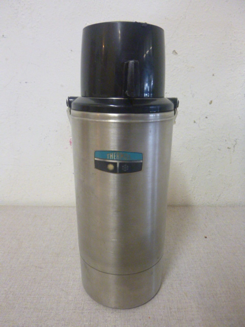 lot 12 image: Thermos