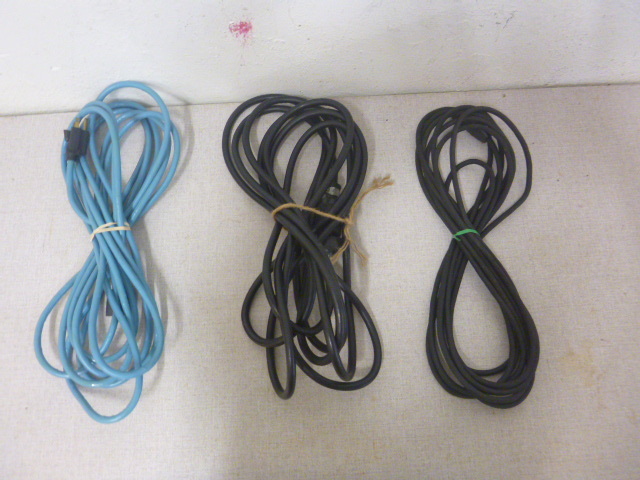 lot 23 image: 3 Extension Cords